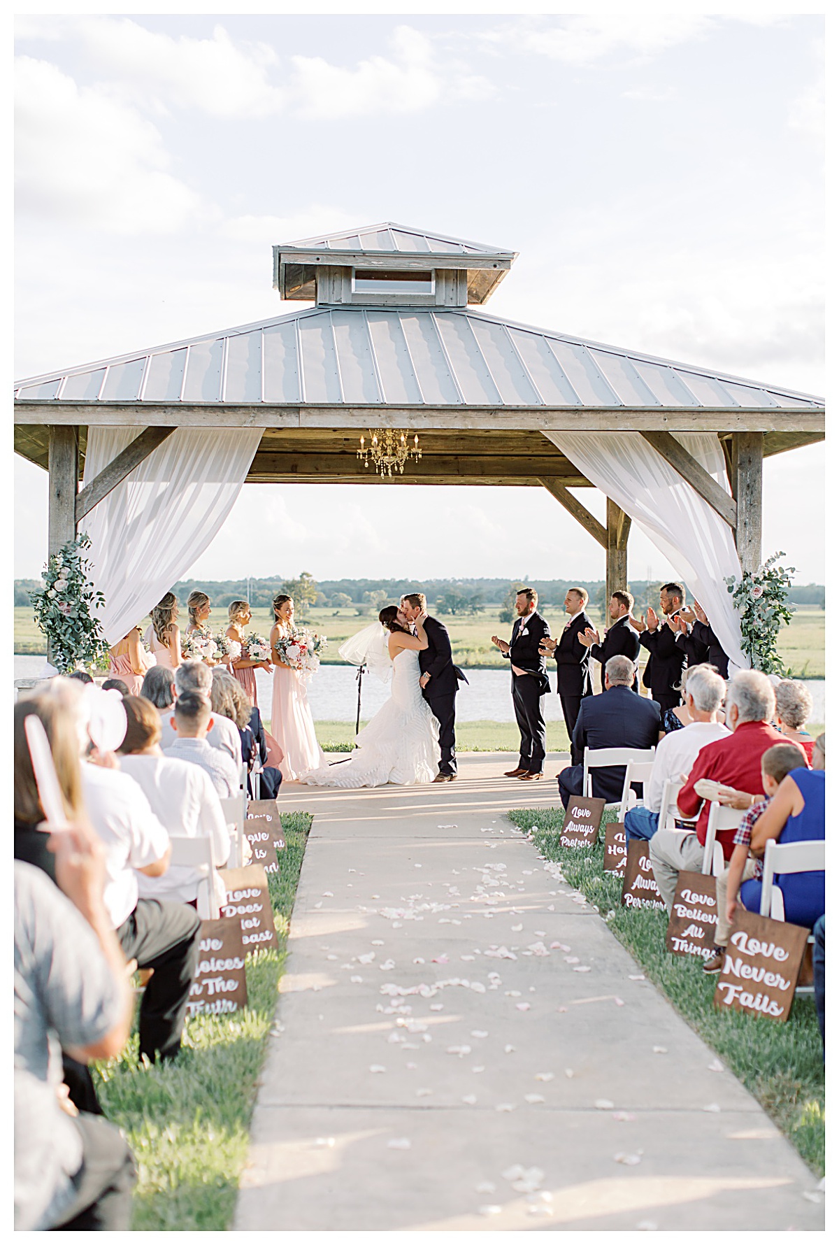Fall wedding ceremony in Texas | Emery's Buffalo Creek 