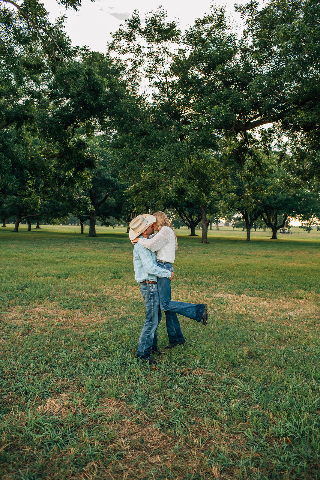 The kiss that sealed the deal at the ranch to get married at Emery's Buffalo Creek 