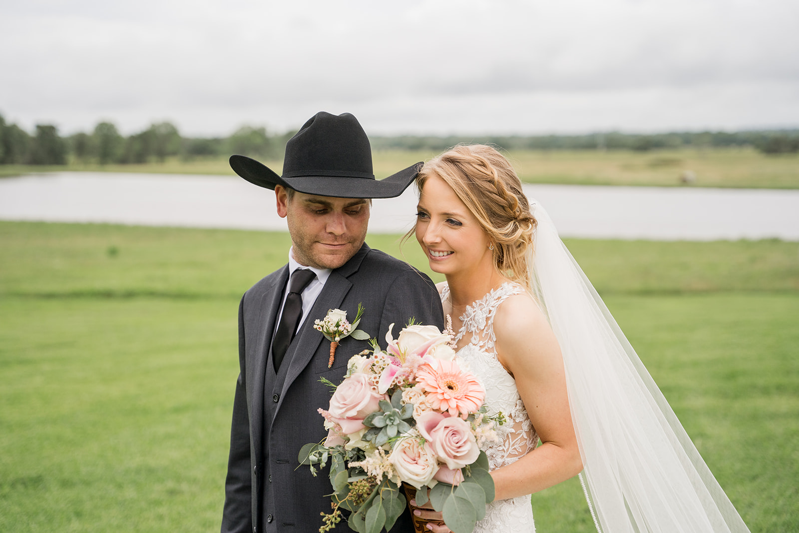 Texas Wedding couple at Emery's Buffalo Creek lakeside